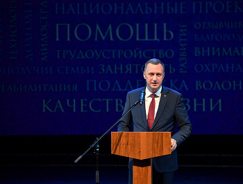 Губернатор Роман Бусаргин наградил социальных работников в их профессиональный праздник 
