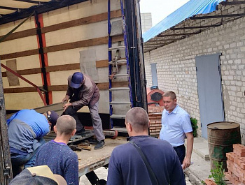 Саратовская область отправила в подшефный Сватовский район очередную партию гуманитарной помощи весом порядка 8 тонн