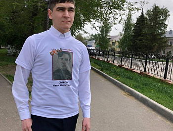 Бессмертный полк: фото героя на одежде