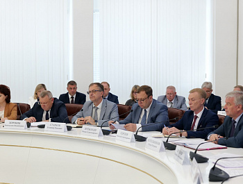 Губернатор Роман Бусаргин провел постоянно действующее совещание с участием зампредов и министров Правительства области, а также глав районов