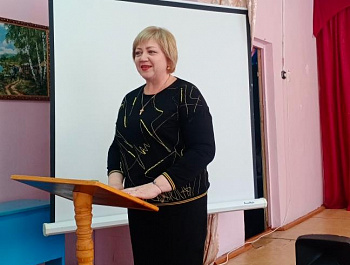 В канун Международного женского дня 8 марта в Шняевском МО прошел праздничный концерт "Весна, цветы и комплименты"