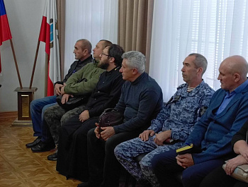 В преддверии Дня народного единства в кабинете главы района Н.В.Трошиной собрались руководители общественных объединений, национальных диаспор и различных конфессий