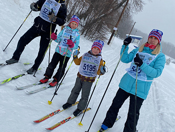 14 февраля на лыжню вышла спортивная семья Мальцевых из Липовки Анна Викторовна, Павел Евгеньевич и их дети: детсадовец Роман и ученица 2 класса Виктория.