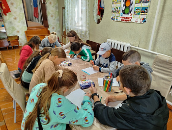 19 июня в сельском доме культуры села Тепляковка состоялся конкурс рисунков-"Цветок Единства"