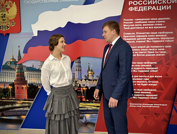 Глава района Андрей Кушнарёв принял участие в творческой встрече Елизаветы Арзамасовой с учениками школы № 2 Базарного Карабулака