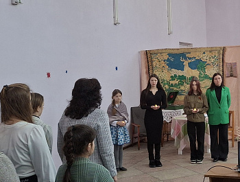 В рамках празднования 80- летия Победы, в преддверии Дня воинской славы России – Дня полного освобождения Ленинграда от фашистской блокады, в Алексеевском СДК прошел исторический час памяти «Непокоренный Ленинград»