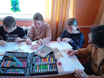 «Книжные сюжеты войны»                                                                                        Выставка рисунков по прочитанным книгам