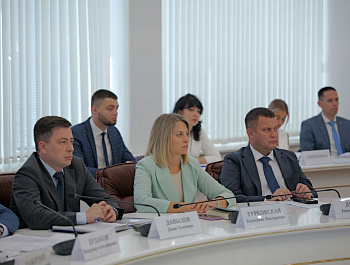 Губернатор Роман Бусаргин провел постоянно действующее совещание с участием зампредов и министров Правительства области, а также глав районов