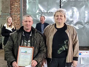 В преддверии праздника работников дорожного хозяйства, который отмечается в третье воскресенье октября , глава района Наталья Трошина поздравила коллектив АО "Тракт"