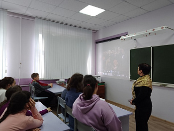 «Добрым словом и пистолетом.                                                                 Методика воспитания Антона Макаренко»                                                         Громкое чтение и обсуждение рассказа «Домой хочу»