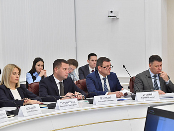 Губернатор Роман Бусаргин провел постоянно действующее совещание с зампредами и министрами правительства области, а также главами районов
