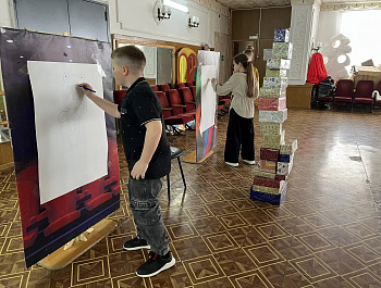 Культорганизатор РДК Карина Березина провела детскую игровую программу «Космическое путешествие», посвящённую Дня космонавтики