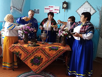 Пришёл медовый спас - держи рукавички про запас