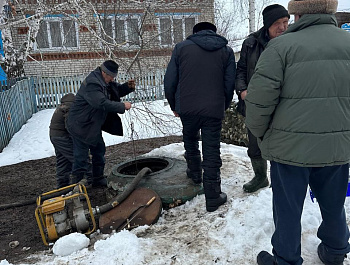 В Старобурасском муниципальном образовании  под руководством главы администрации Кудашевой Р.А.  проводят ремонт системы водоснабжения