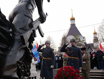 Сегодня в Парке Победы прошло памятное мероприятие, посвященное Дню Героев Отечества
