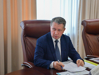 Губернатор Роман Бусаргин встретился с главой Федоровского района Алексеем Стрельниковым.