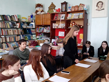 «Жизнь моя песней звенела в народе»                                                                                                                     Час подвига и славы