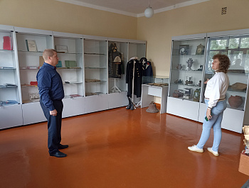 Сегодня глава администрации Алексеевского МО Андрей Демагин посетил с рабочим визитом СОШ с. Алексеевка.