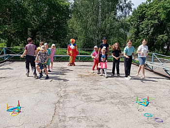                       «Пусть детство звонкое смеётся»              