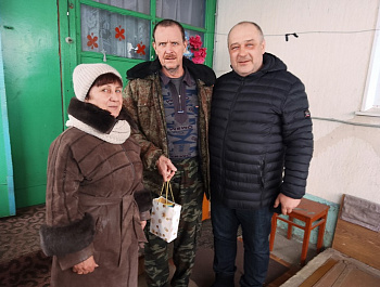«Мы вами гордимся»                                                                                                          Акции-поздравлении
