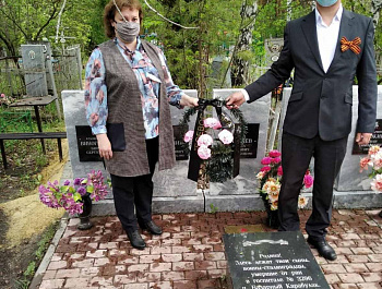 Церемония возложения цветов к мемориалу павшим землякам от лица всех жителей