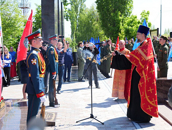 Сегодня в Парке Победы на Соколовой горе прошла церемония занесения имен погибших в ходе проведения специальной военной операции военнослужащих
