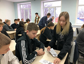 В рамках плана проведения мероприятий антинаркотической направленности, культорганизатор РДК Карина Березина провела со старшеклассниками СОШ №2 акцию «Жизнь без наркотиков»