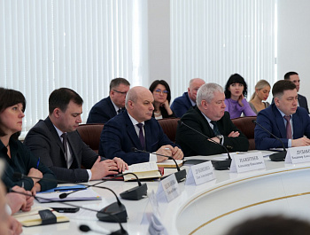 Губернатор Роман Бусаргин провел постоянно действующее совещание с участием зампредов и министров Правительства области, а также глав районов