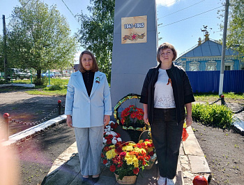 В честь юбилея Победы во всех населённых пунктах района прошли церемонии возложения цветов и корзин к мемориалам павшим воинам