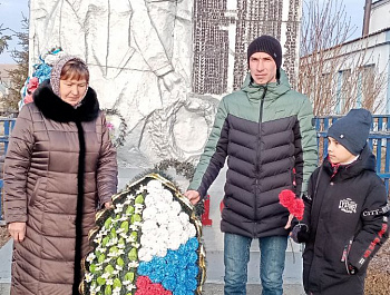 09.12.2024г. в честь "Дня Героев Отечества" на территории Яковлевского МО под руководством главы администрации Р.Г.Тугушева состоялось церемония возложения цветов к памятникам погибшим землякам в годы Великой Отечественной Войны