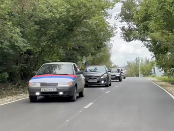 Работники Старобурасского СДК приняли участие в автопробеге ко Дню Государственного флага России