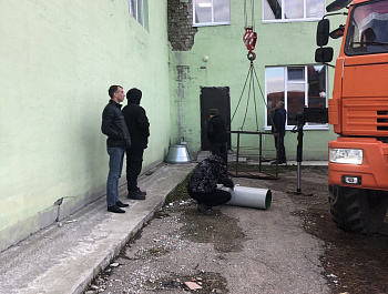 Под руководством главы администрации Яковлевского МО Тугушева Р. Г. были проведены ремонтные работы фасада здания МБОУ"СОШ с. Яковлевка"