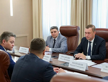 Губернатор Роман Бусаргин провел встречу с генеральным директором АНО «Инновационный инжиниринговый центр» Николаем Колпаковым и генеральным директором АНО «Центр поддержки инжиниринга и инноваций» Павлом Дворниченко