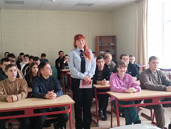В Базарно-Карабулакском районе сотрудники полиции провели тематический час со студентами на тему «Нет ненависти и вражде» 