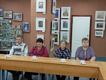Сегодня глава района Н.В. Трошина и военный комиссар Базарно-Карабулакского, Балтайского и Новобурасского районов Д. В. Артамонов встретились с родными погибших участников СВО
