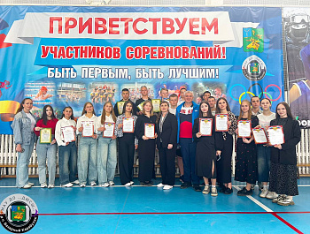 Начальник управления образования Е.Н. Симонова приняла участие в праздничной линейке детско-юношеской спортивной школы Базарного Карабулака 