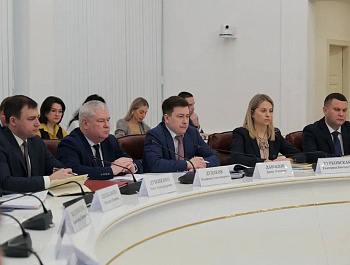  Губернатор Роман Бусаргин провел постоянно действующее совещание с участием зампредов и министров Правительства области, а также глав районов