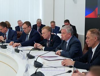 Губернатор Роман Бусаргин провел постоянно действующее совещание с участием зампредов и министров Правительства области