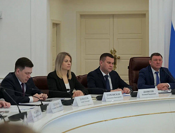 Губернатор Роман Бусаргин провел постоянно действующее совещание с участием зампредов и министров Правительства области, а также глав районов