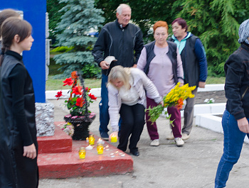 Вечером, 21 июня, на главной площади нашего села прошло мероприятие «Это надо не павшим, это нужно живым…», посвященный Дню памяти и скорби.