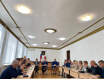 Сегодня глава района Артём Курочкин принял участие в работе очередного заседания Собрания района