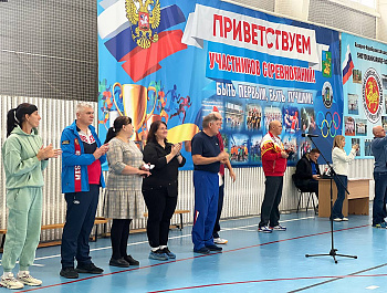Сегодня в Базарном Карабулаке проходят Областные соревнования ГАУ СО «ФСЦ «Урожай» по волейболу среди девушек 2010-2011 г.р., посвященные Дню народного единства