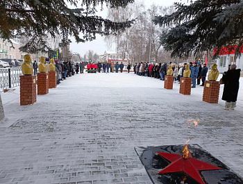 Сегодня, в День защитников Отчества, в Базарном Карабулаке прошёл митинг,