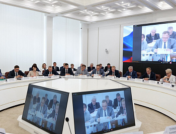 Губернатор Роман Бусаргин провел постоянно действующее совещание с участием зампредов и министров Правительства области, а также глав районов