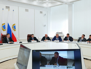 Губернатор Роман Бусаргин провел постоянно действующее совещание с участием зампредов и министров Правительства области