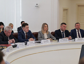 Губернатор Роман Бусаргин провел постоянно действующее совещание с участием зампредов и министров Правительства области, а также глав районов