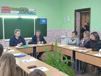 Сегодня глава района Н.В. Трошина приняла участие во встрече с педагогами, организованной депутатом Саратовской областной Думы В.В. Рогожиным