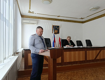 Сегодня глава района Н.В. Трошина провела плановое заседание антинаркотической комиссии Базарно-Карабулакского района, на котором заслушали и обсудили информацию: