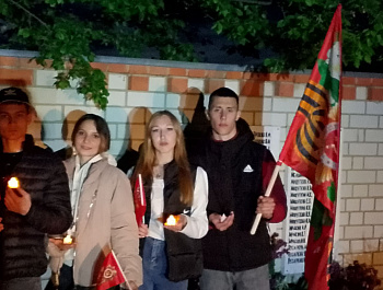 Руководителем Казанлинского СДК была проведена и организована акция "Свеча памяти"