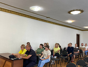 В администрации района прошло заседание комиссии по делам несовершеннолетних и защите их прав Базарно-Карабулакского муниципального района